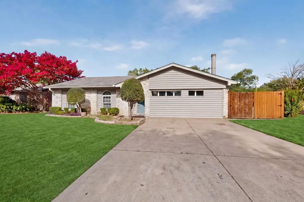 2041 Hemlock Drive Haltom City TX 76117