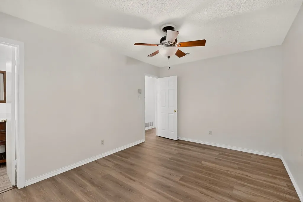 2041 Hemlock Drive Haltom City TX 76117