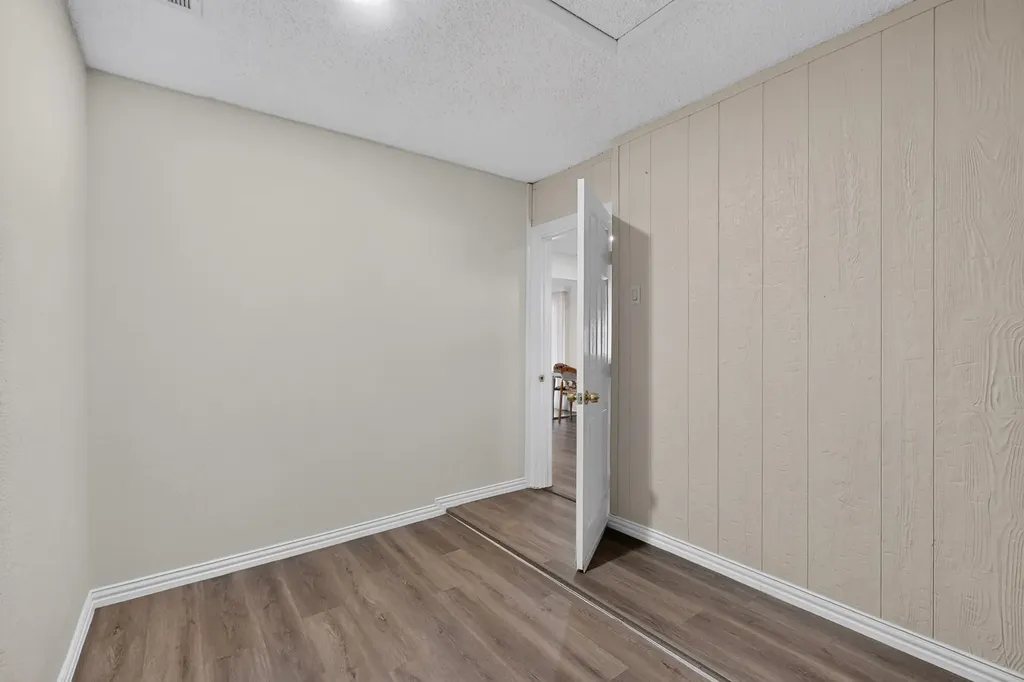 2041 Hemlock Drive Haltom City TX 76117