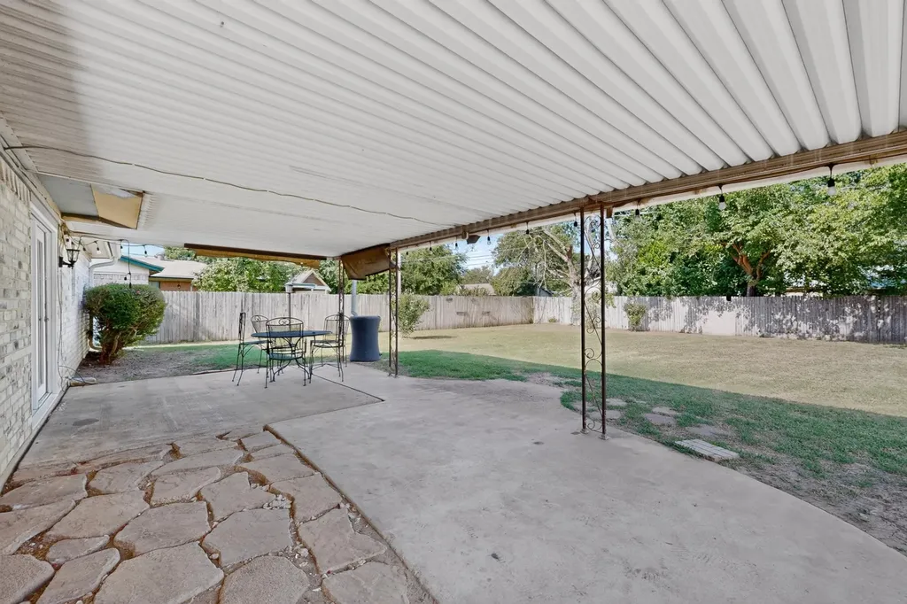 2041 Hemlock Drive Haltom City TX 76117