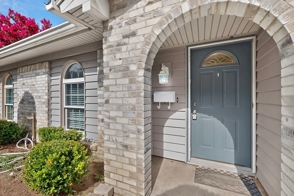 2041 Hemlock Drive Haltom City TX 76117