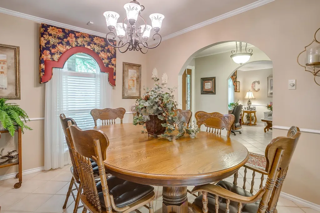 922 Highland Drive Cleburne TX 76033