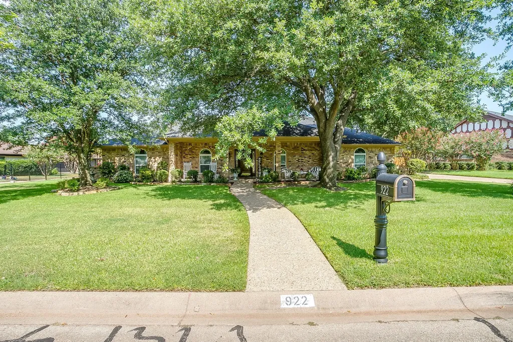 922 Highland Drive Cleburne TX 76033