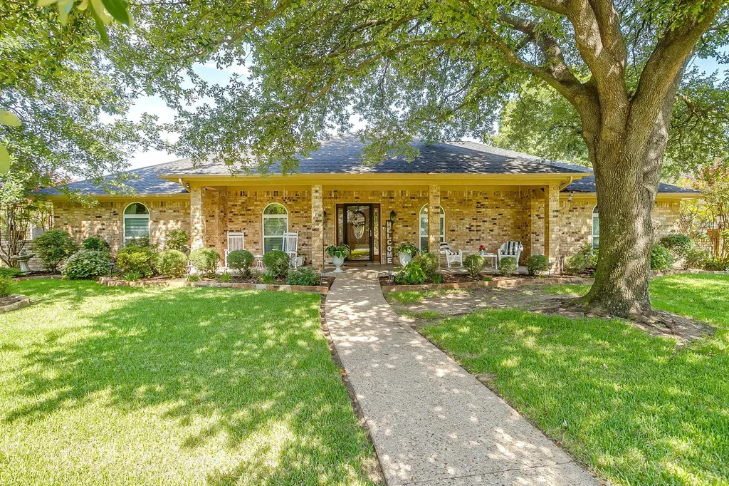 922 Highland Drive Cleburne TX 76033