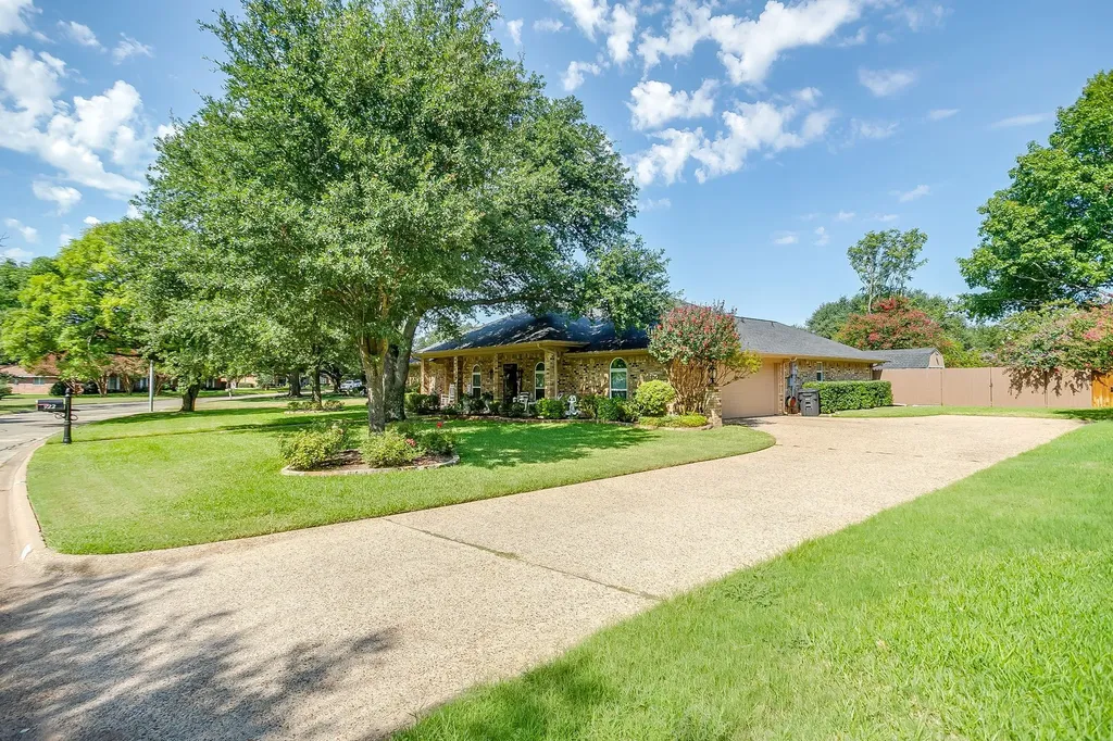 922 Highland Drive Cleburne TX 76033