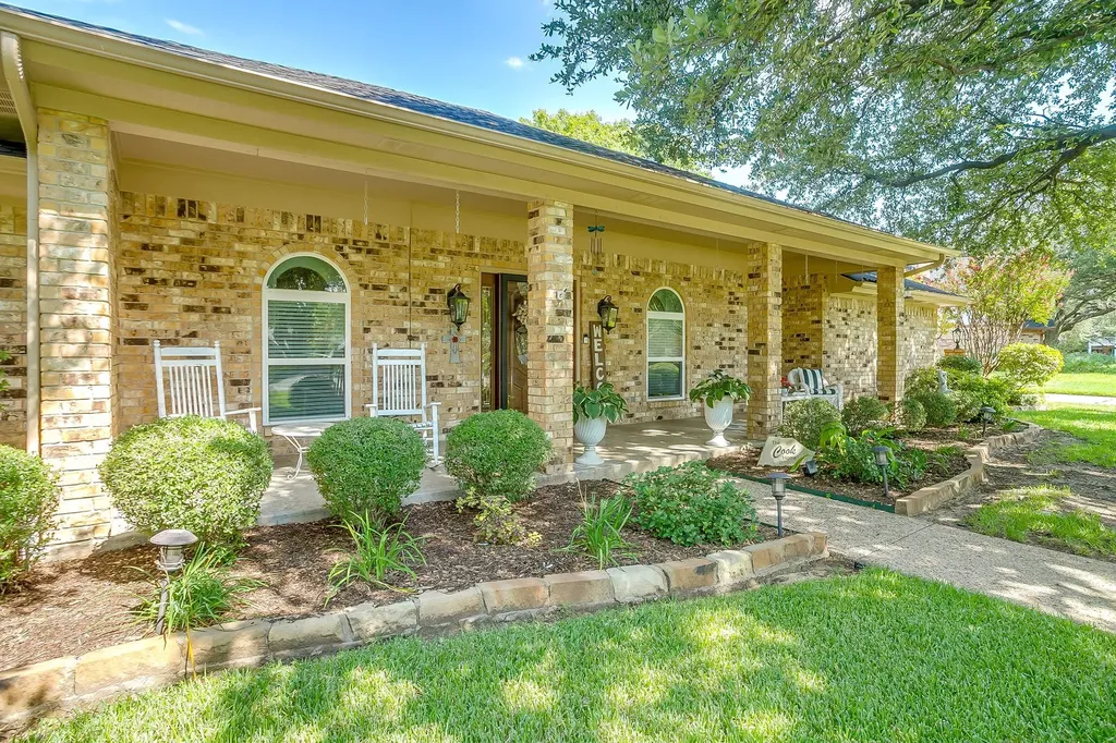 922 Highland Drive Cleburne TX 76033
