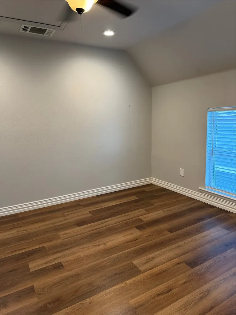 106 W Hull Street Denison TX 75021