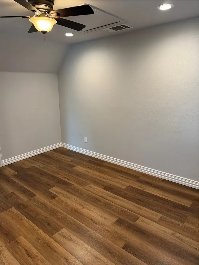 106 W Hull Street Denison TX 75021
