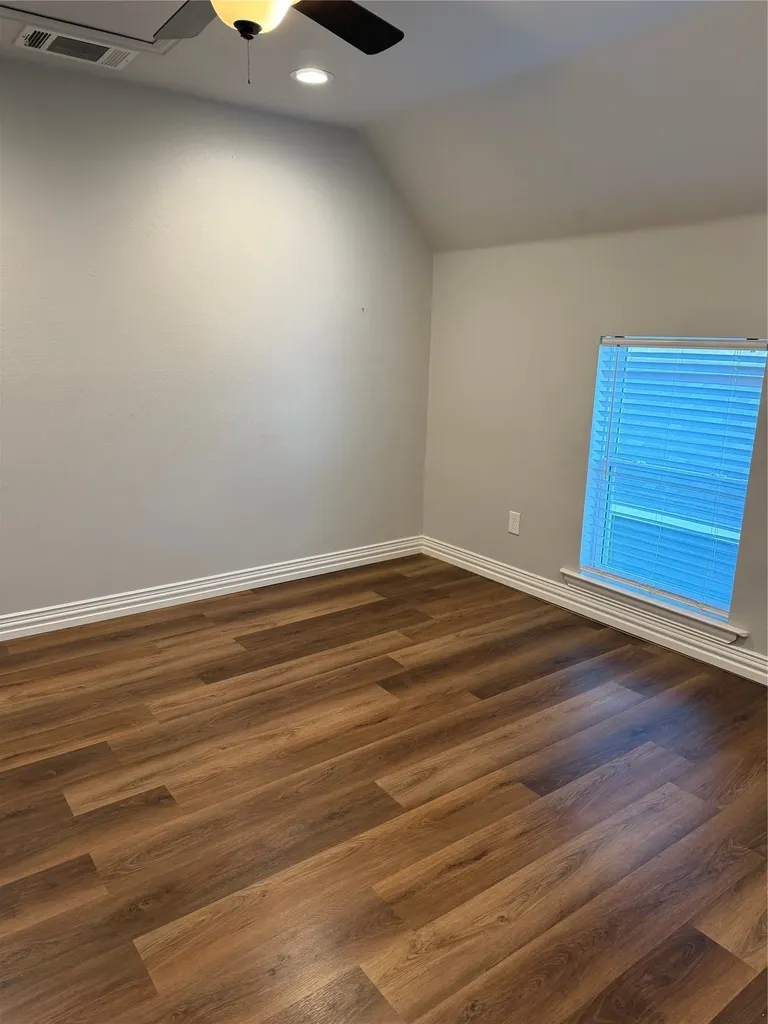 106 W Hull Street Denison TX 75021