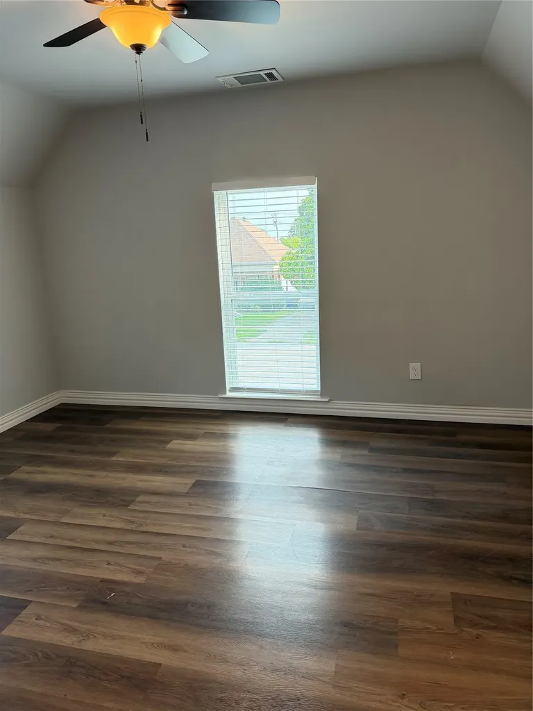 106 W Hull Street Denison TX 75021