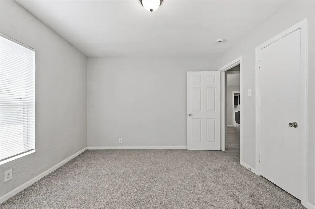 2663 Burton Avenue Fort Worth TX 76105