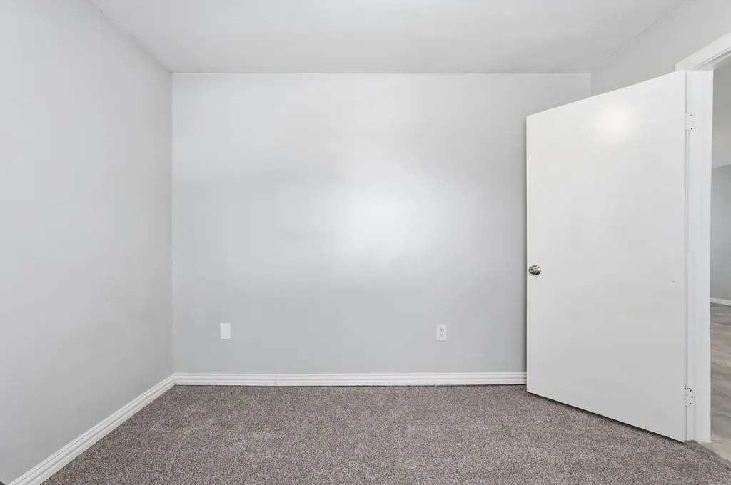 2663 Burton Avenue Fort Worth TX 76105