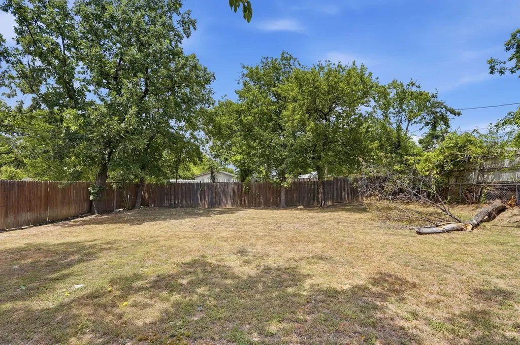 2663 Burton Avenue Fort Worth TX 76105