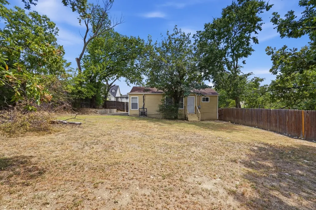 2663 Burton Avenue Fort Worth TX 76105