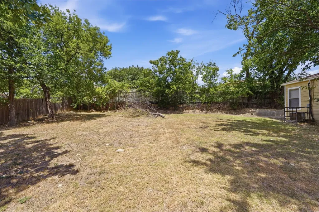2663 Burton Avenue Fort Worth TX 76105