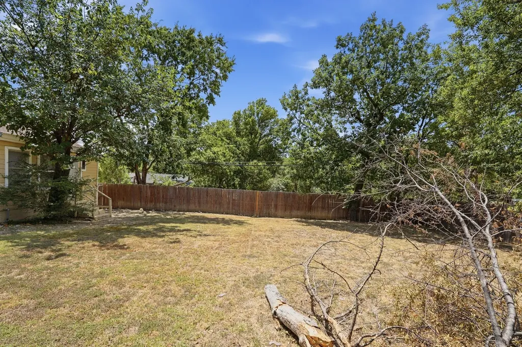 2663 Burton Avenue Fort Worth TX 76105