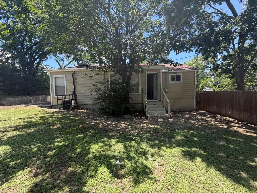 2663 Burton Avenue Fort Worth TX 76105