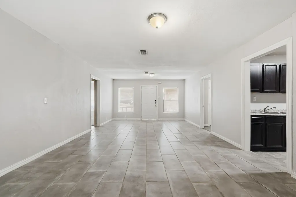 2663 Burton Avenue Fort Worth TX 76105