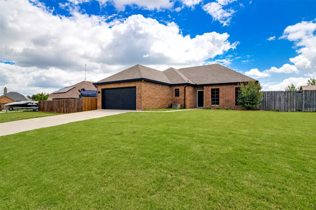 1015 Christine Street Keene TX 76031