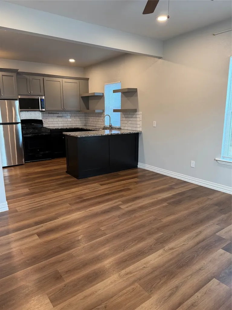 106 W Hull Street Denison TX 75021