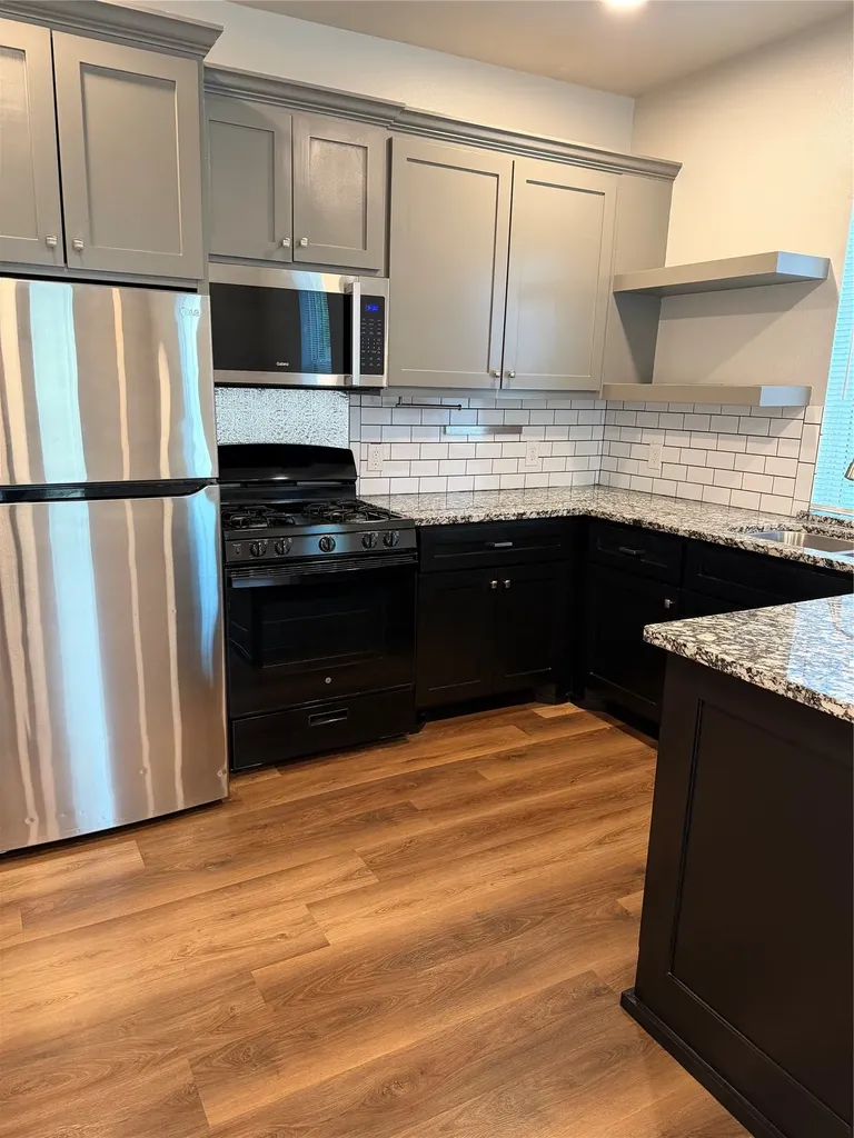 106 W Hull Street Denison TX 75021