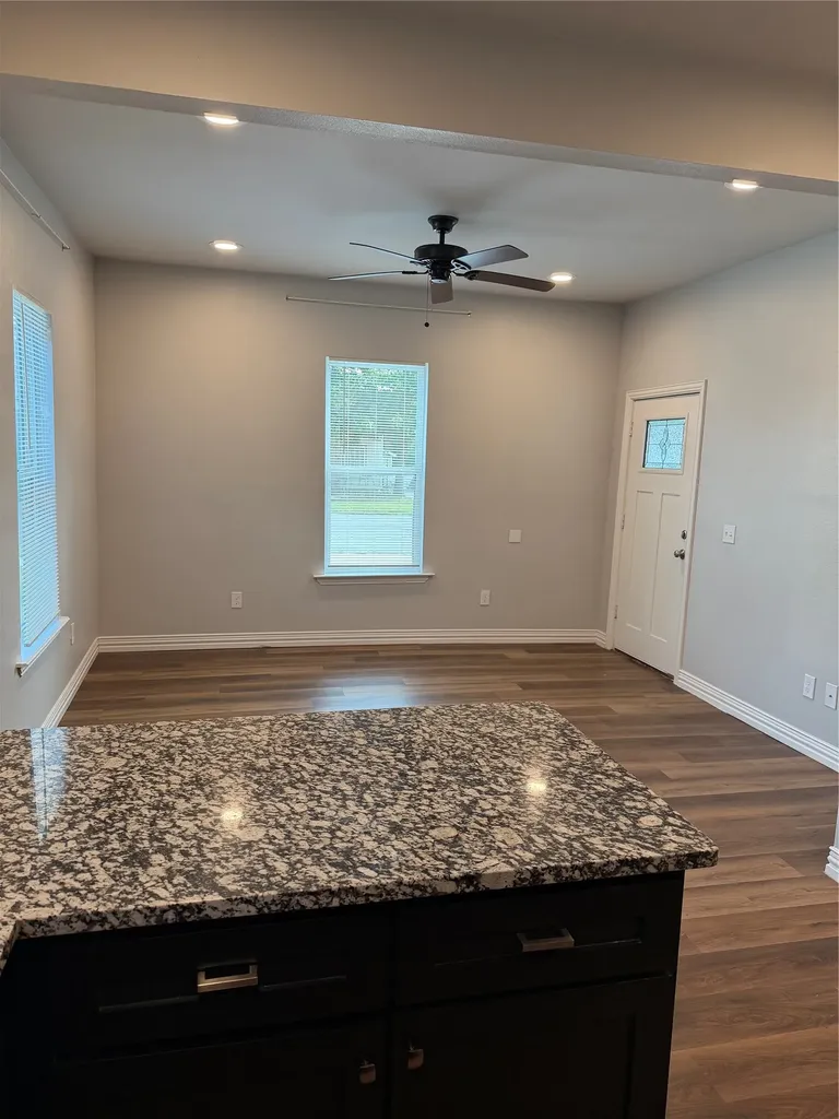 106 W Hull Street Denison TX 75021