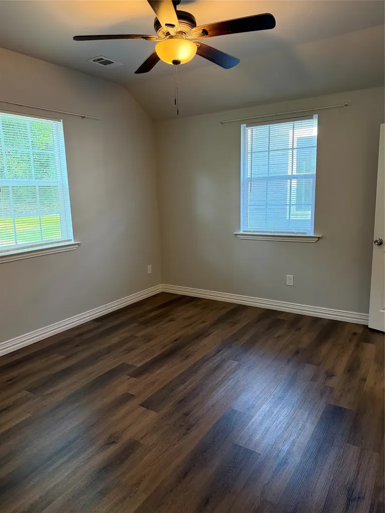 106 W Hull Street Denison TX 75021