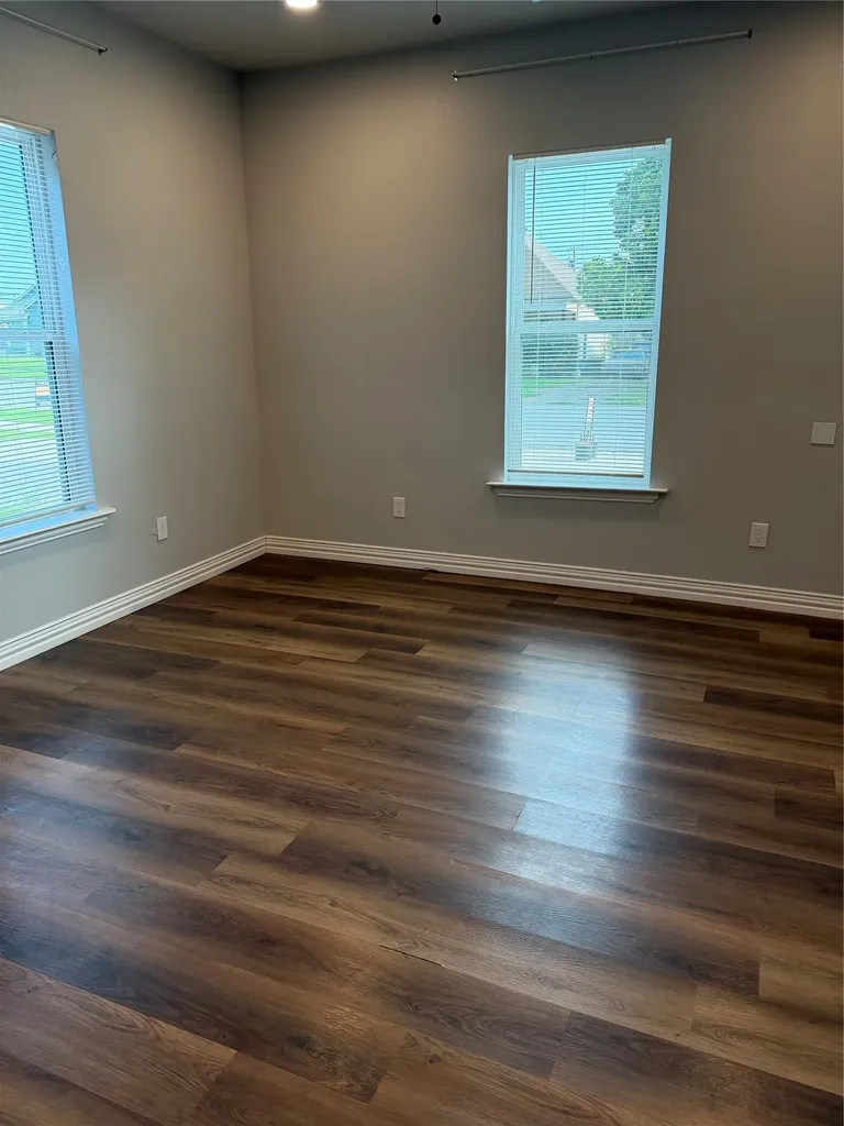 106 W Hull Street Denison TX 75021