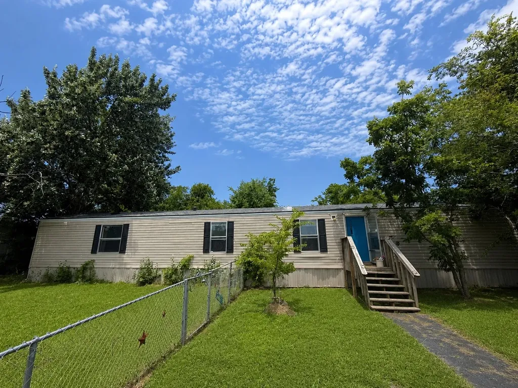 204 Mcelroy Street Southmayd TX 76273