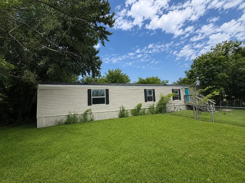 204 Mcelroy Street Southmayd TX 76273