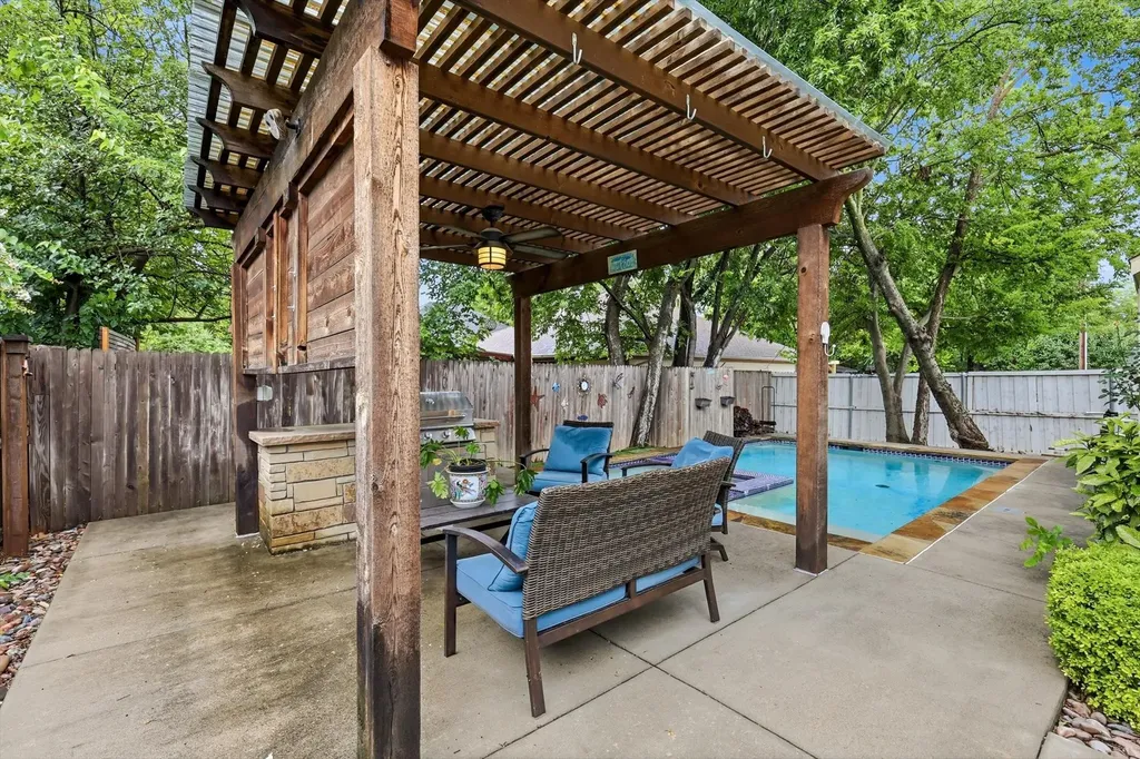 1302 Lela Street Mckinney TX 75069
