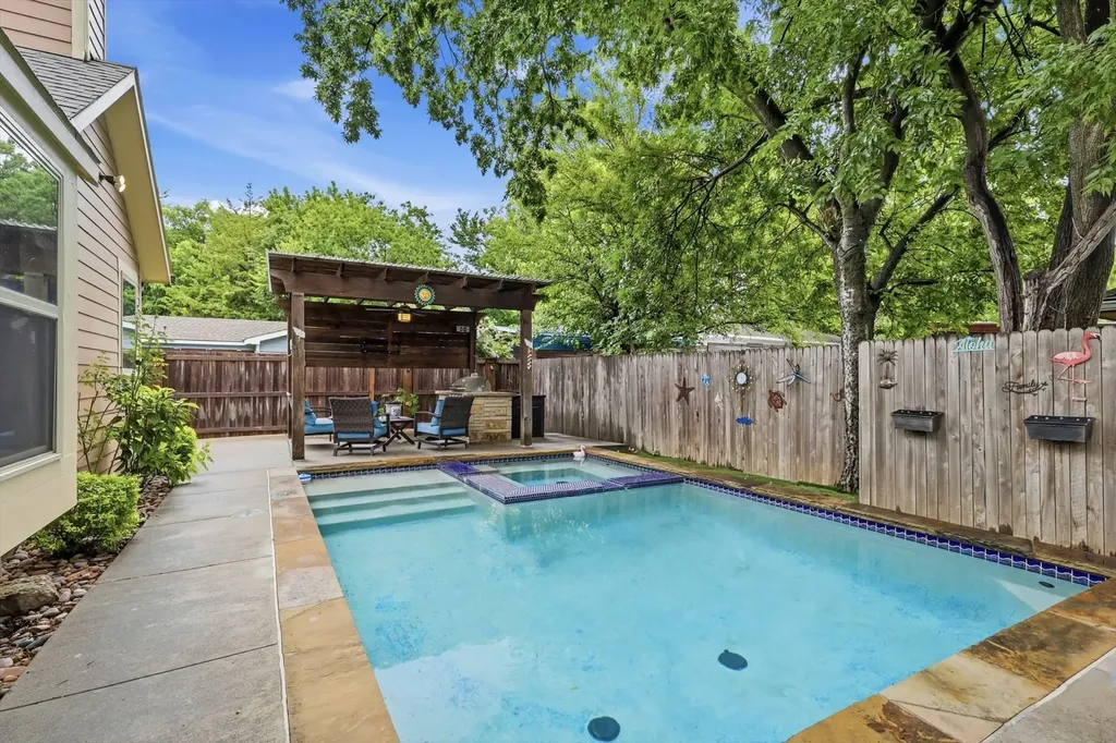 1302 Lela Street Mckinney TX 75069