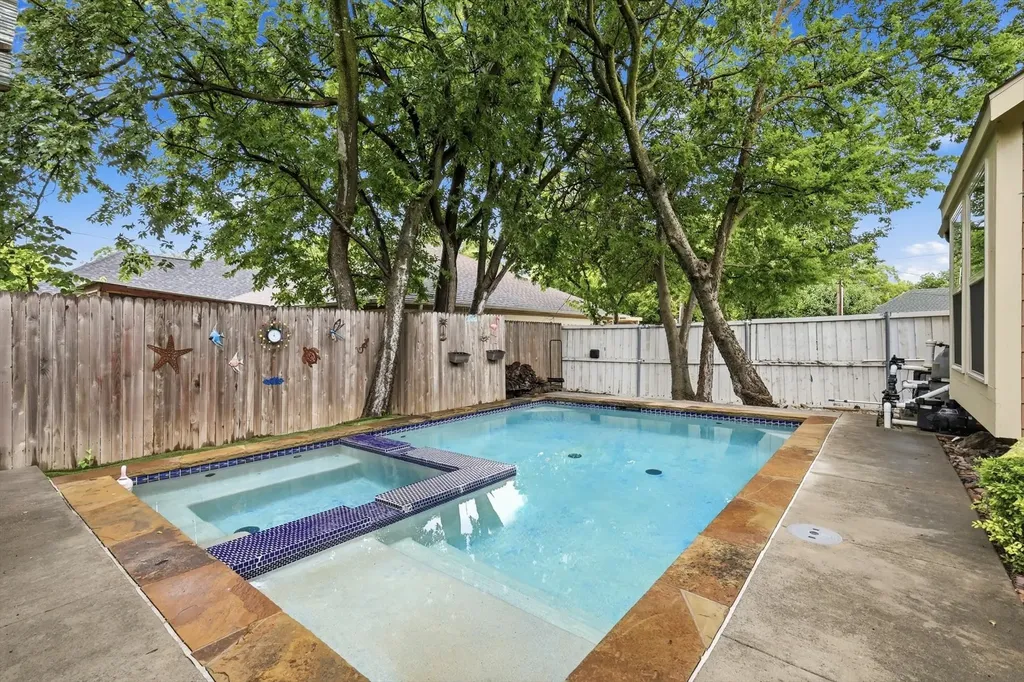 1302 Lela Street Mckinney TX 75069