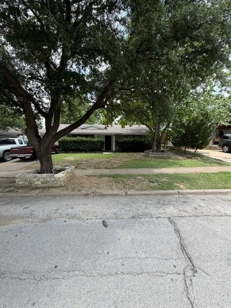 430 W Phillips Court Grand Prairie TX 75051