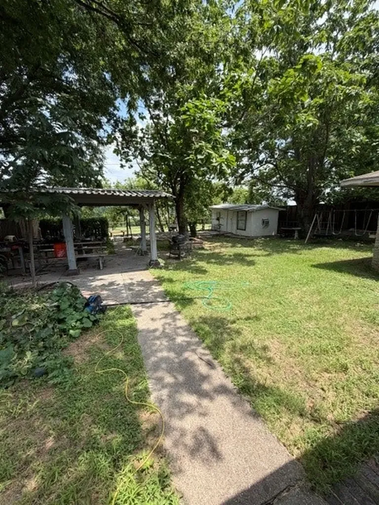 430 W Phillips Court Grand Prairie TX 75051