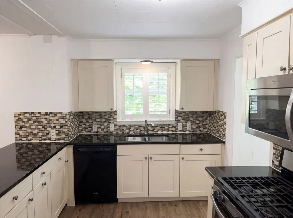 421 N 3rd Street Jacksboro TX 76458