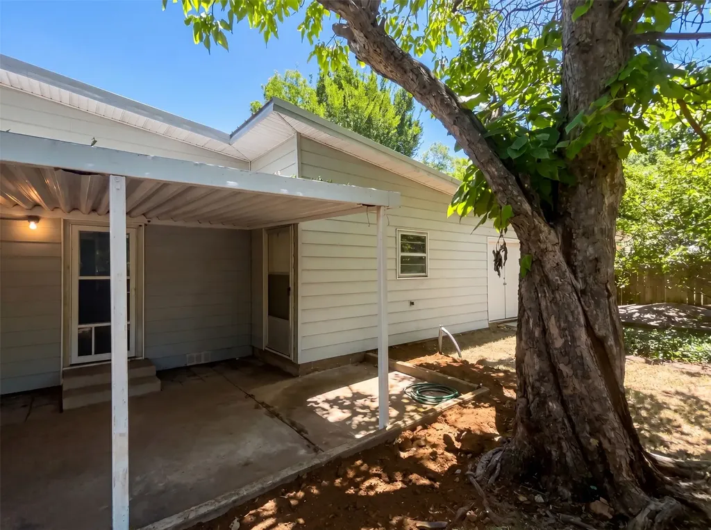 421 N 3rd Street Jacksboro TX 76458