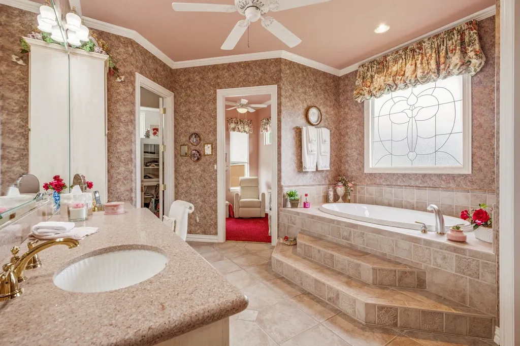 2002 W Emerald Bend Court Granbury TX 76049