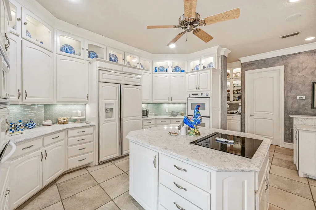 2002 W Emerald Bend Court Granbury TX 76049