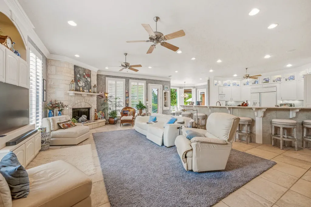2002 W Emerald Bend Court Granbury TX 76049