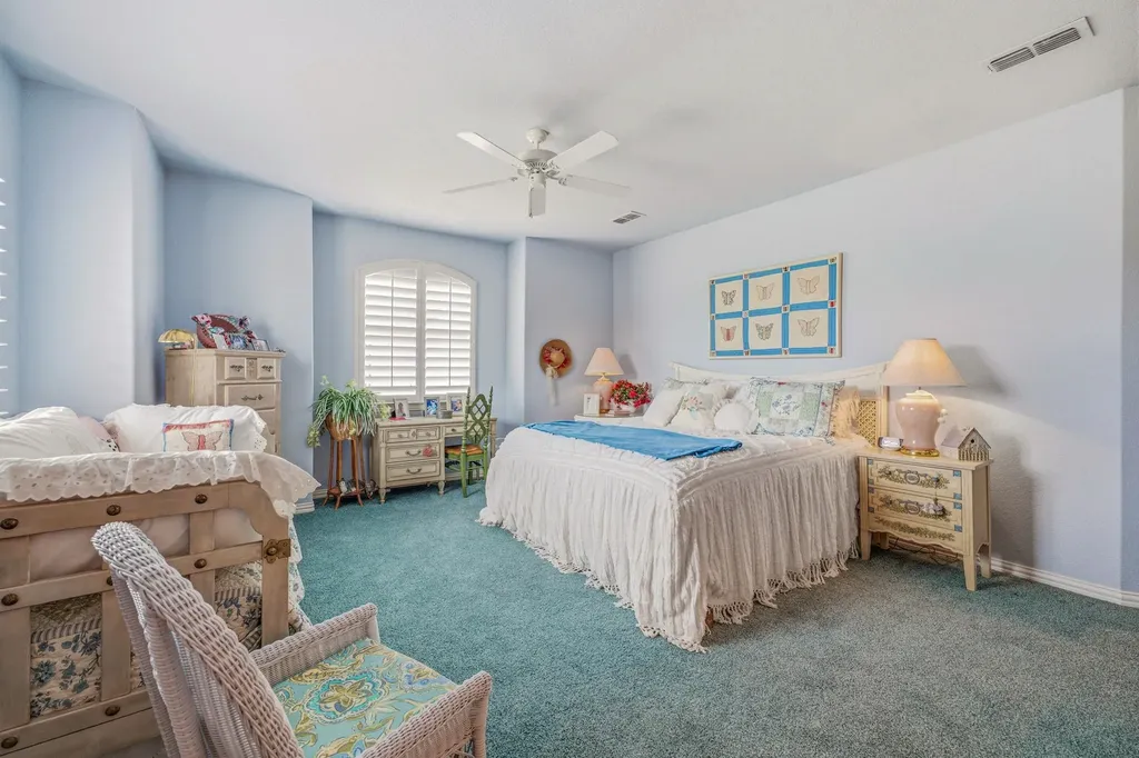 2002 W Emerald Bend Court Granbury TX 76049