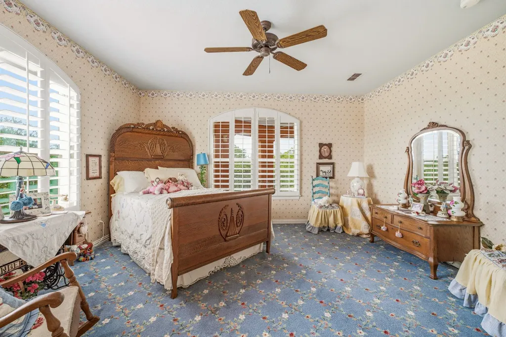 2002 W Emerald Bend Court Granbury TX 76049