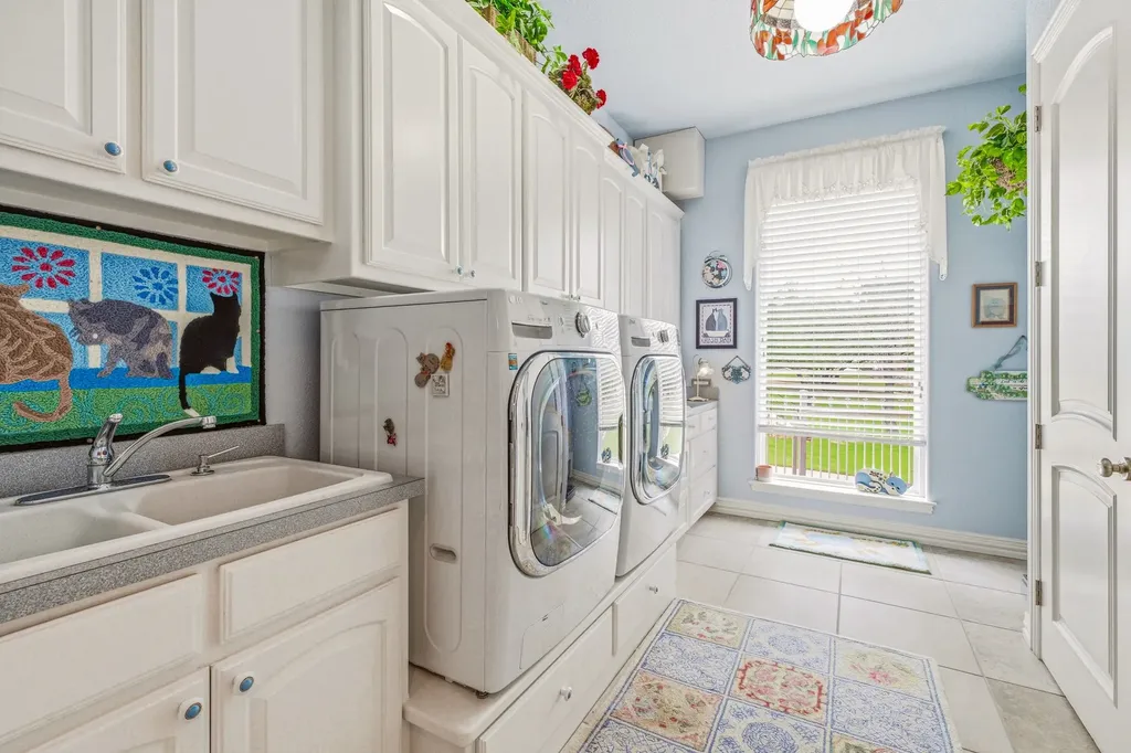 2002 W Emerald Bend Court Granbury TX 76049