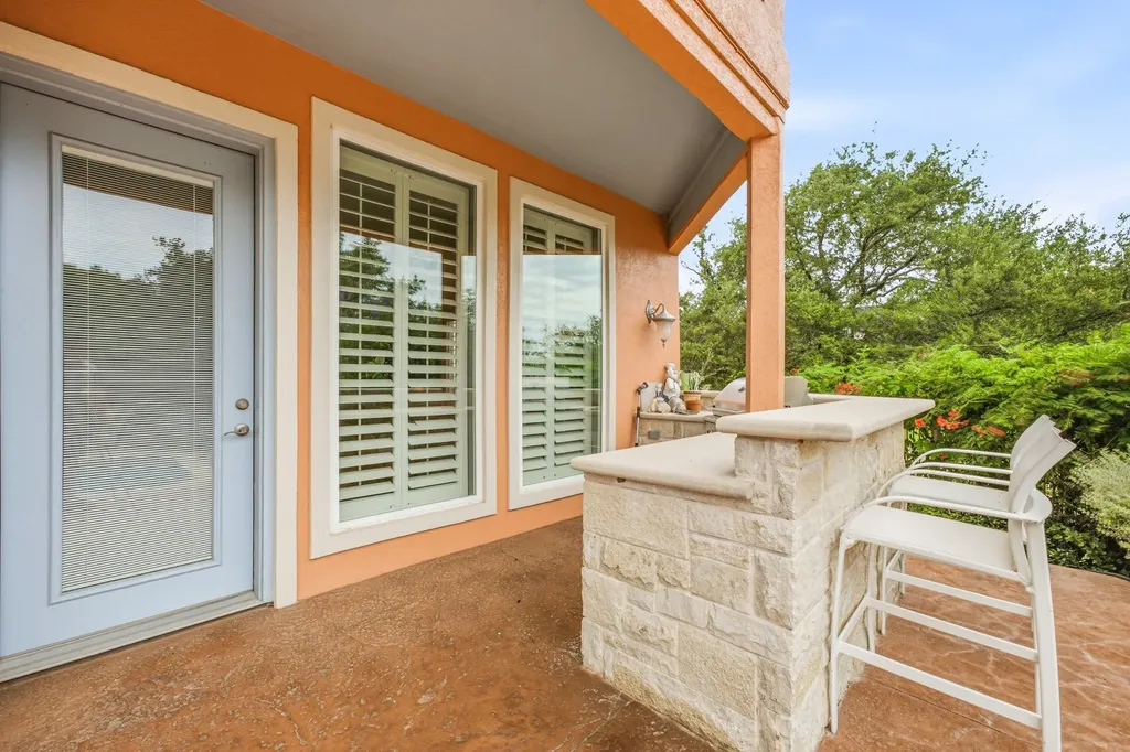 2002 W Emerald Bend Court Granbury TX 76049