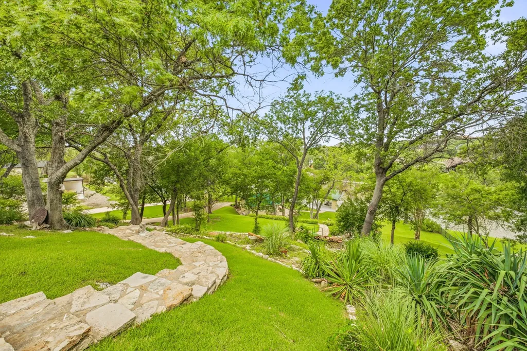 2002 W Emerald Bend Court Granbury TX 76049
