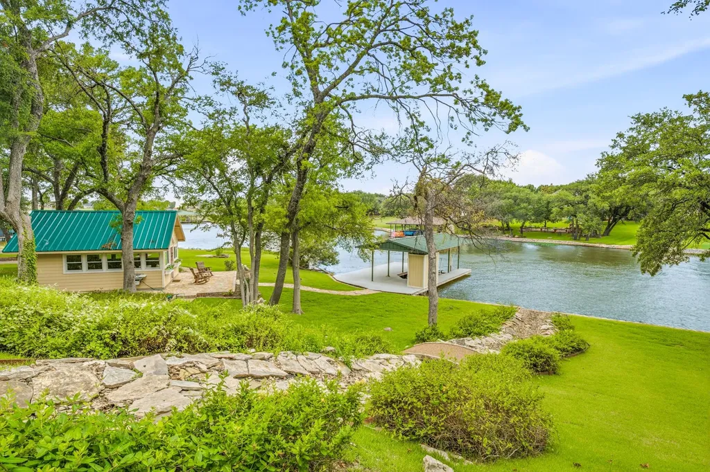 2002 W Emerald Bend Court Granbury TX 76049
