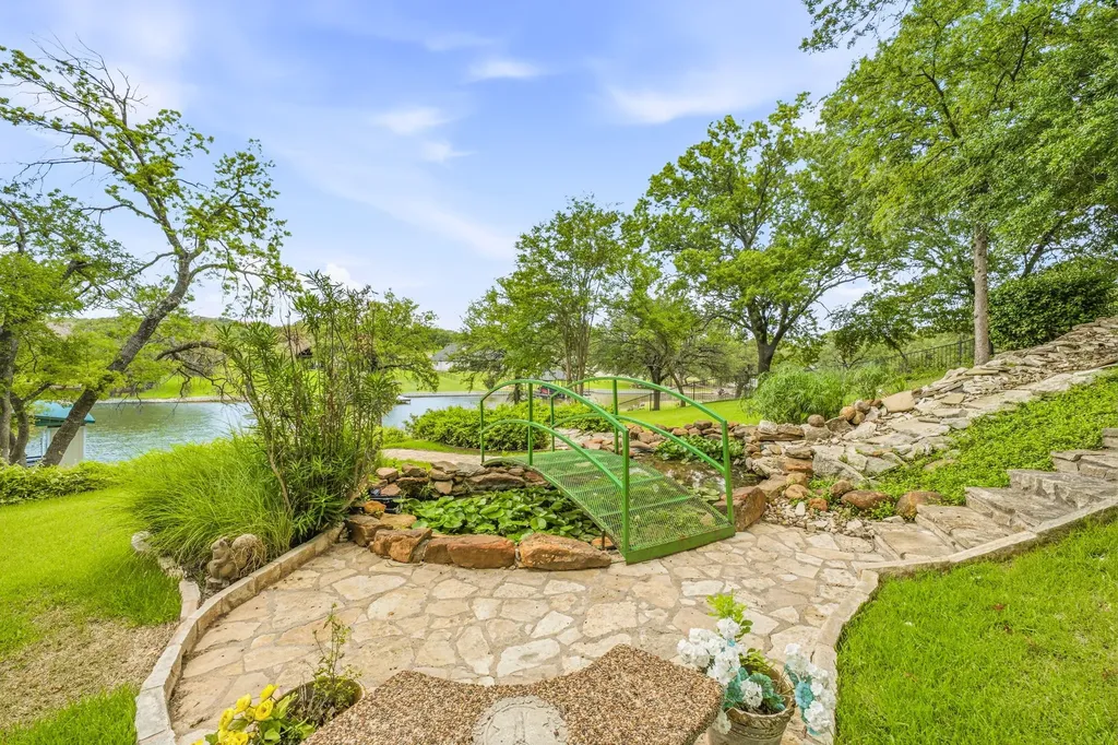 2002 W Emerald Bend Court Granbury TX 76049