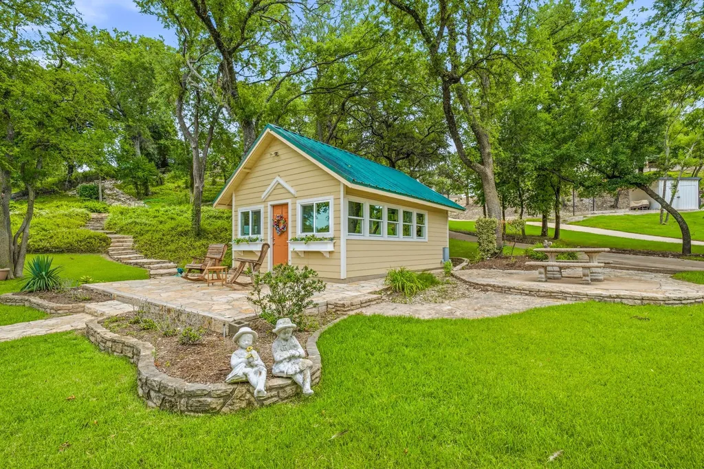 2002 W Emerald Bend Court Granbury TX 76049