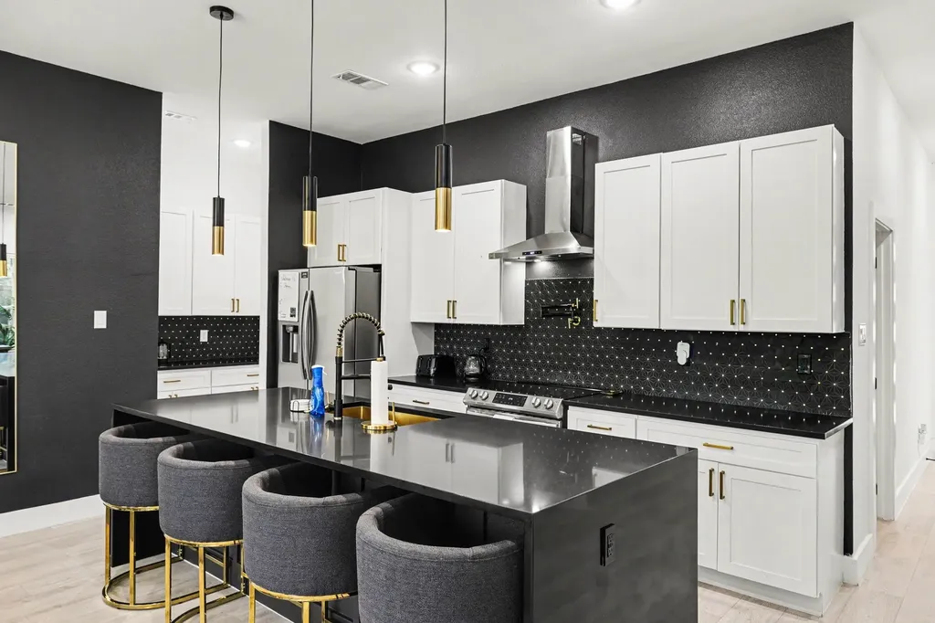 2742 Marjorie Avenue Dallas TX 75216