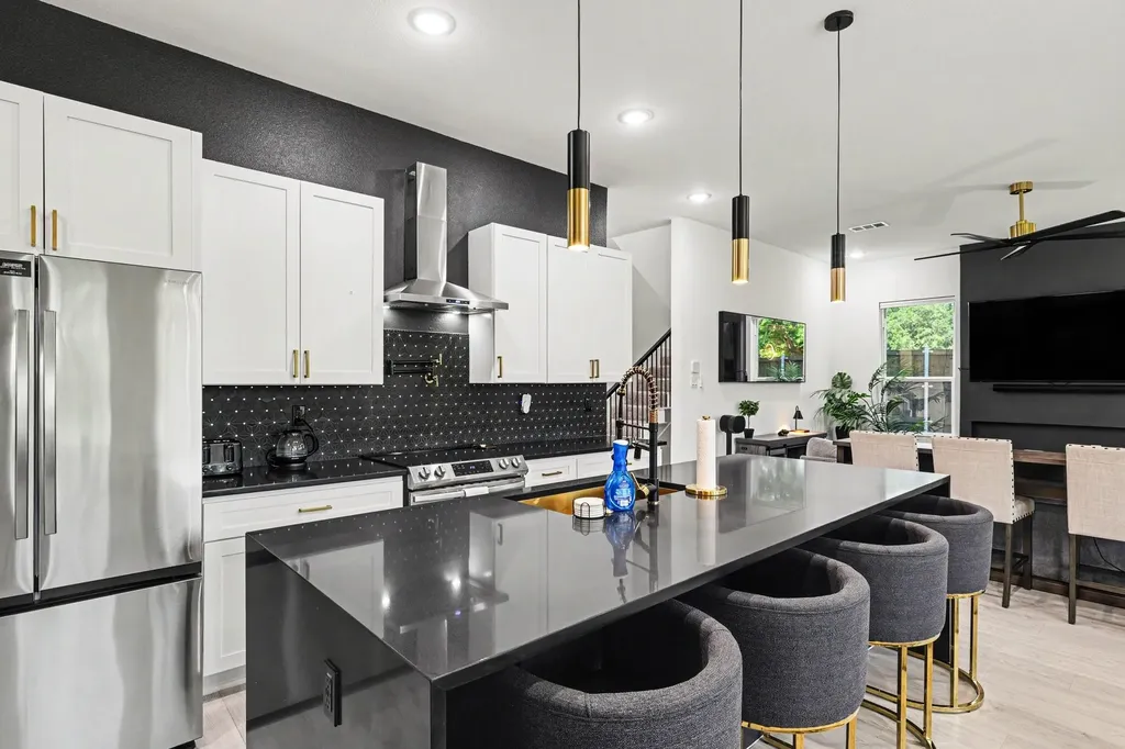 2742 Marjorie Avenue Dallas TX 75216